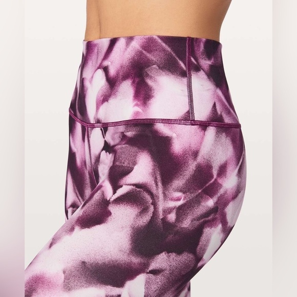 Lululemon Wunder Under Crop (Hi-Rise) 21" in Blush Blossom Size 6. - Picture 13 of 14